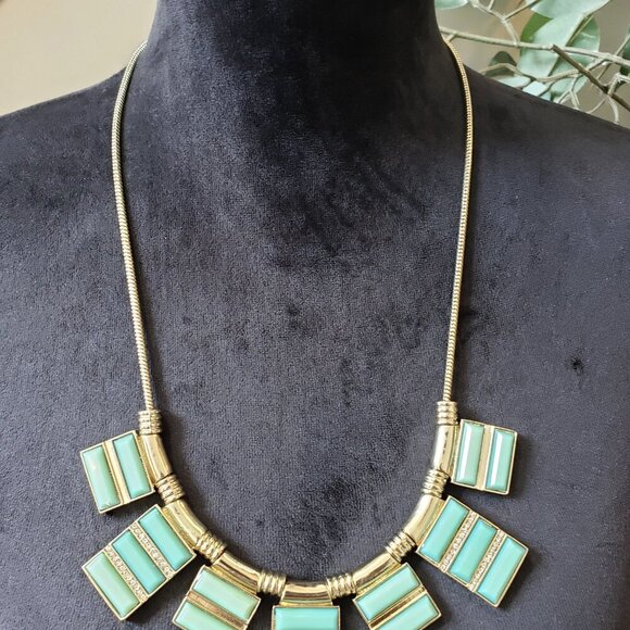 Womens Green Acrylic Gold Tone Bib Chain Statement Necklace with Lobster Clasp - Picture 2 of 7